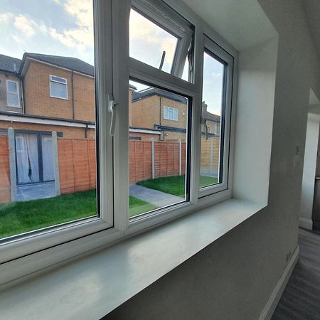 Ilford Towncentre Large Studio Екстериор снимка