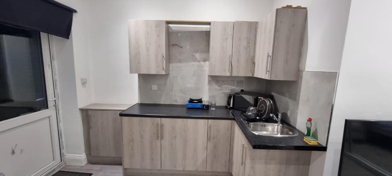 Ilford Towncentre Large Studio Екстериор снимка
