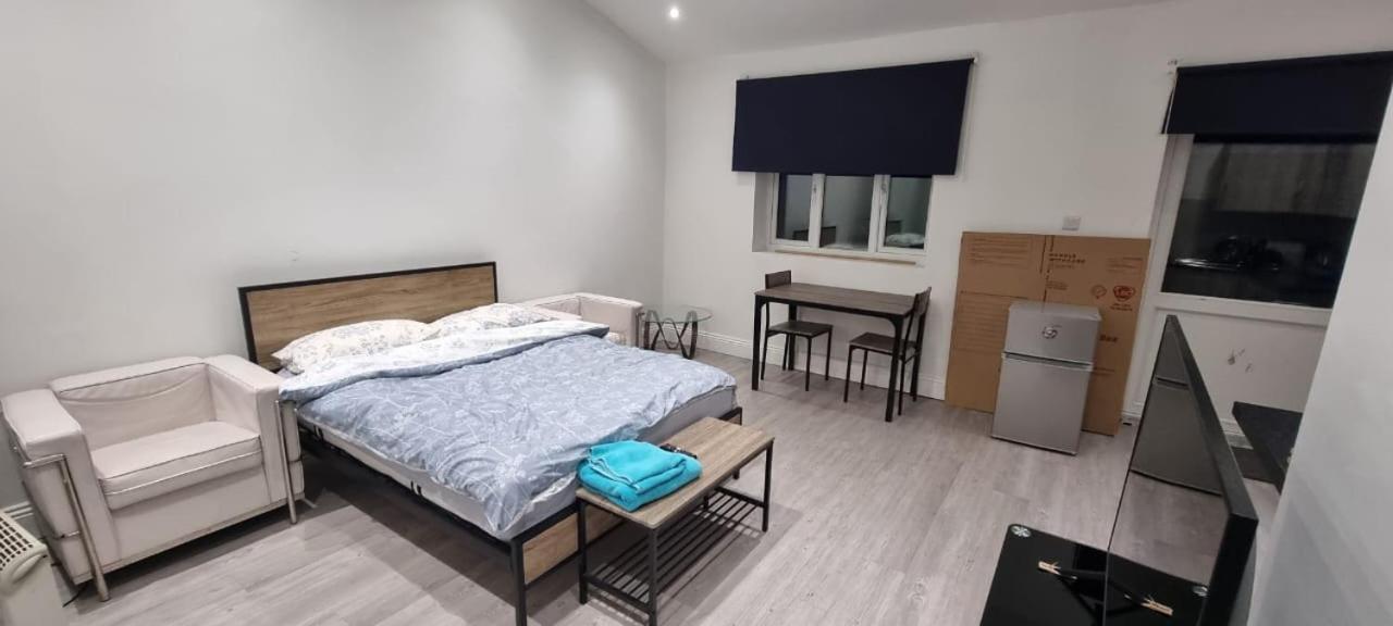 Ilford Towncentre Large Studio Екстериор снимка